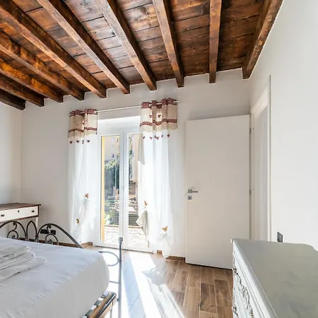 Giano Host - Gozzano, Simple Pleasures