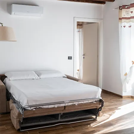 Giano Host - Gozzano, Simple Pleasures Janov