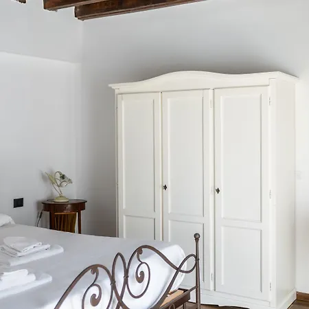 Giano Host - Gozzano, Simple Pleasures Apartmán *