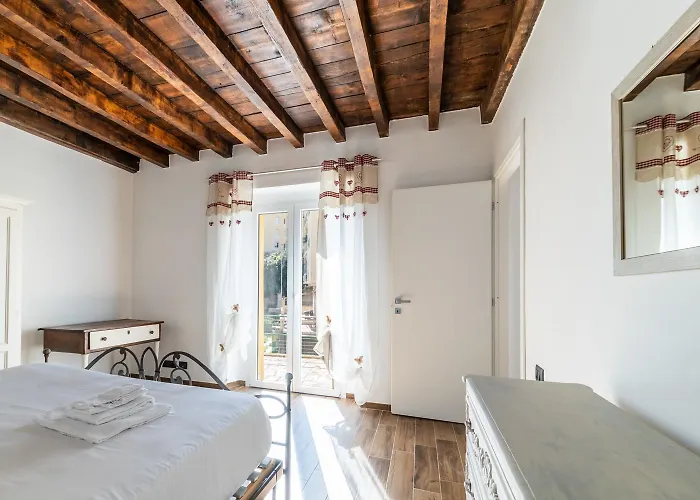 Giano Host - Gozzano, Simple Pleasures