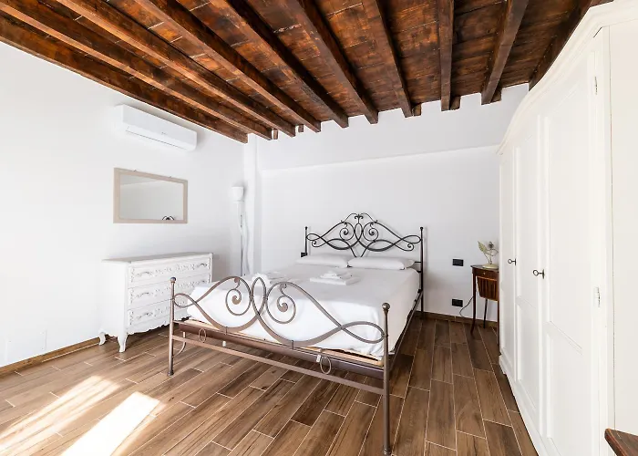 Giano Host - Gozzano, Simple Pleasures Janov