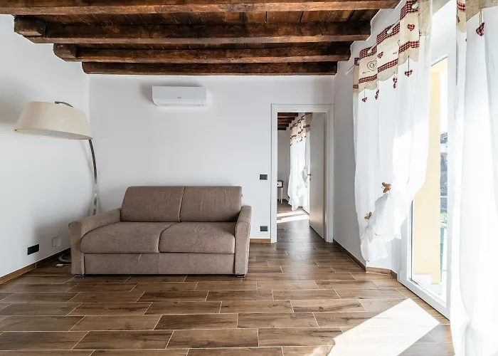 Giano Host - Gozzano, Simple Pleasures