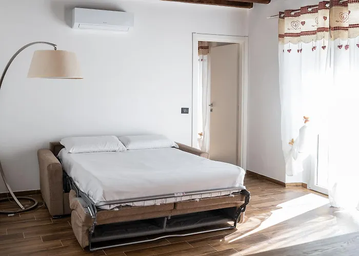 Giano Host - Gozzano, Simple Pleasures جنوة