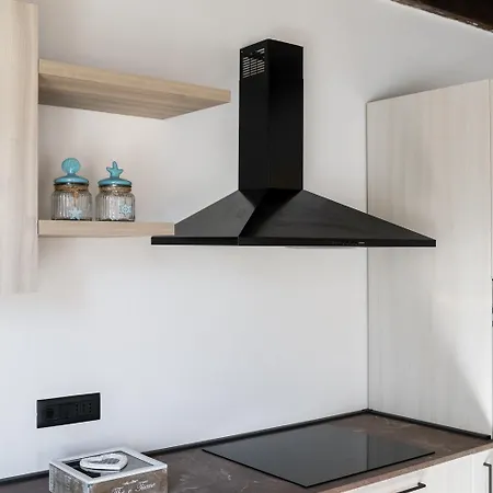 Giano Host - Gozzano, Simple Pleasures ジェノヴァ