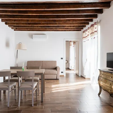 Giano Host - Gozzano, Simple Pleasures アパート